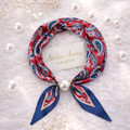Rood Sjaaltje met Paisley Patroon en Parel