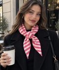 Foulard triangulaire Soft Stripe – Rose & Crème