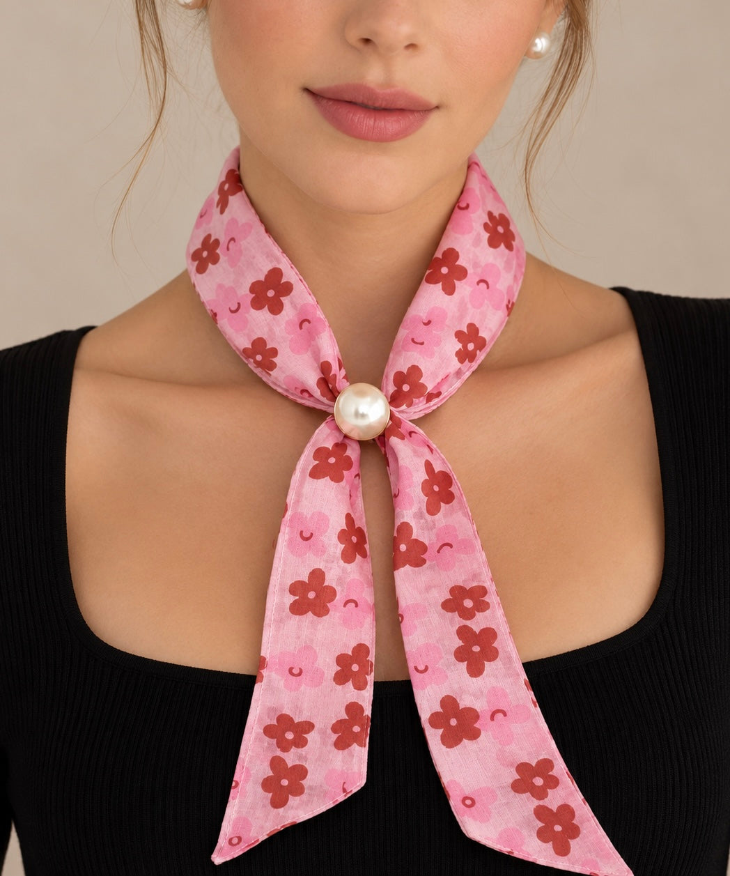 Bufanda de flores rosas con hebilla de perla