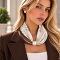 Schal mit Blumendruck und Perle – Weiß & Braun