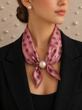 Satijnen Sjaal met Parel – Roze Bloemen Elegant