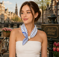 Blauw-Witte Stippen Satijnen Sjaal met Parel