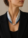 Luxe Satijnen Sjaal met Parel – Blauw Crème Patroon