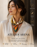 Luxe Satijnen Sjaal met Vintage Print en Parel Detail