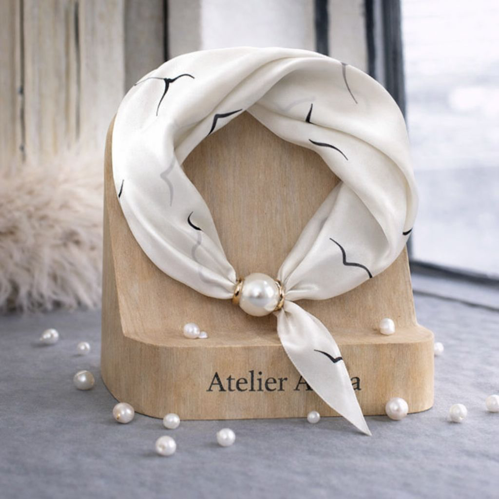 Crèmewit Sjaaltje met Zwarte Accenten